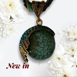 BEAUTIFUL VINTAGE NECKLACE